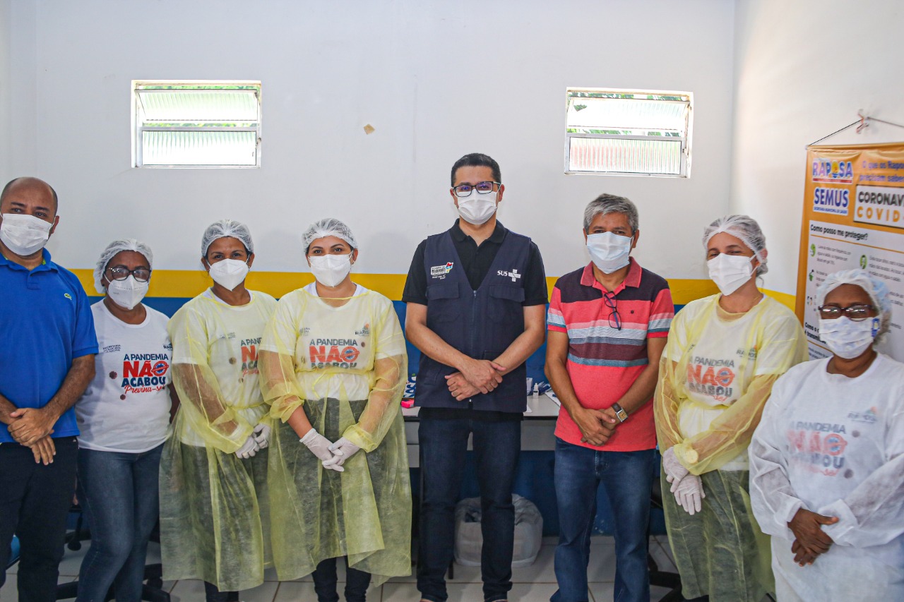 Secretário de Saúde Carlos Lula acompanha ações de combate à pandemia em Raposa (Foto: Rogério Sousa)