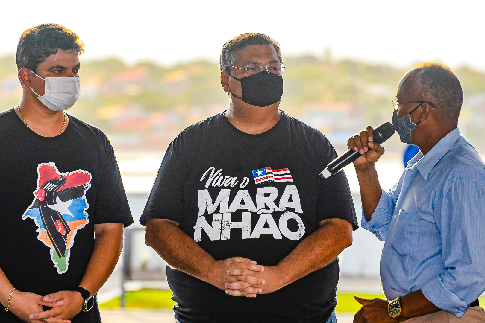 Diretor do Detran-MA, Francisco Nagib, governador Flávio Dino e o presidente do Sindicato dos Mototaxistas de São Luís, Luis Gonçalo (Foto: Karlos Geromy)