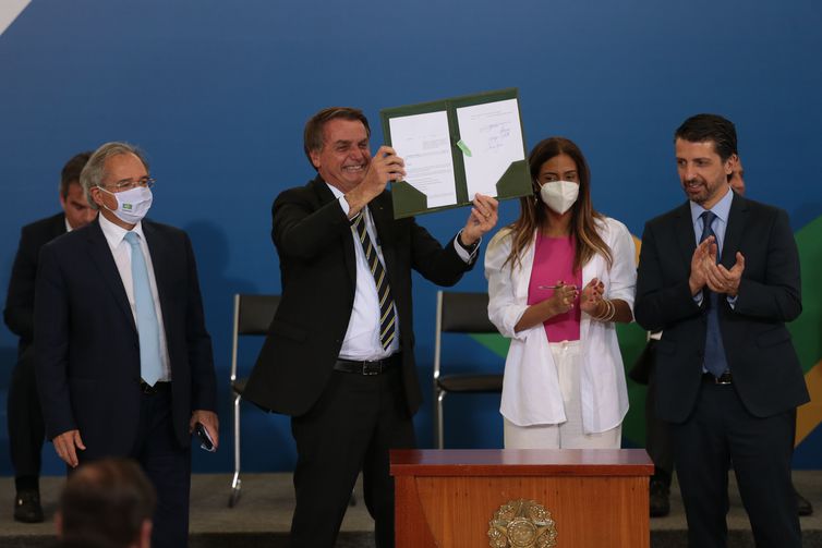 O presidente Jair Bolsonaro participa da cerimônia de assinatura do decreto da Cédula de Produto Rural (CPR) Verde
