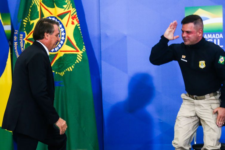 O presidente da República, Jair Bolsonaro, participa da cerimônia de lançamento da Operação Rodovida 2021/2022 nas rodovias federais do país, no Palácio do Planalto
