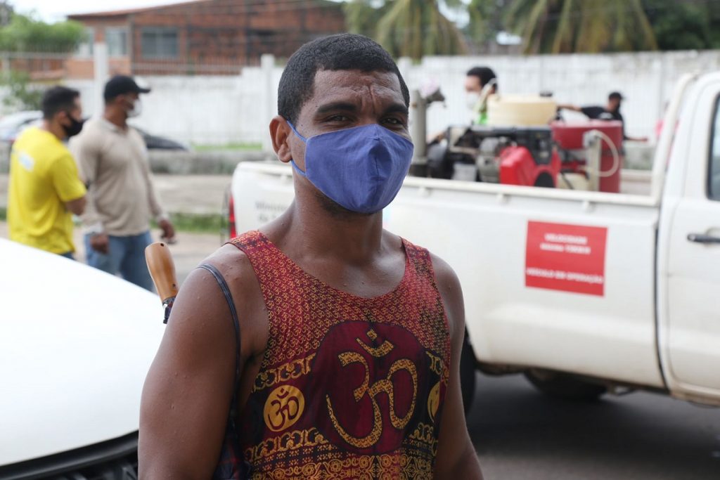 Gabriel Cardoso Serra, morador de Paço do Lumiar, afirma que ação protege contra doenças (Foto: Márcio Sampaio)