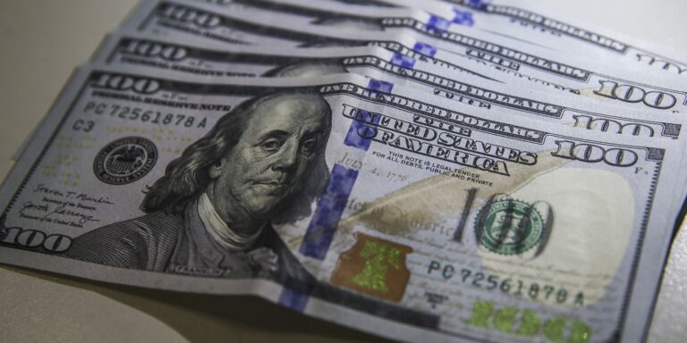 Dólar permanece em R$ 5,08, com queda de 0,58% na semana