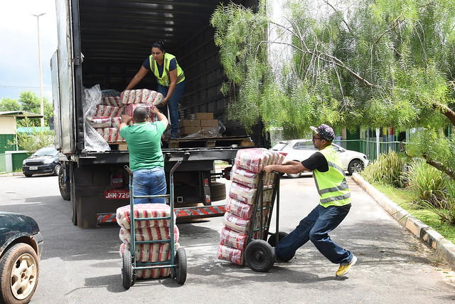 Secretaria de Educação do DF inicia entrega de alimentos não perecíveis às escolas