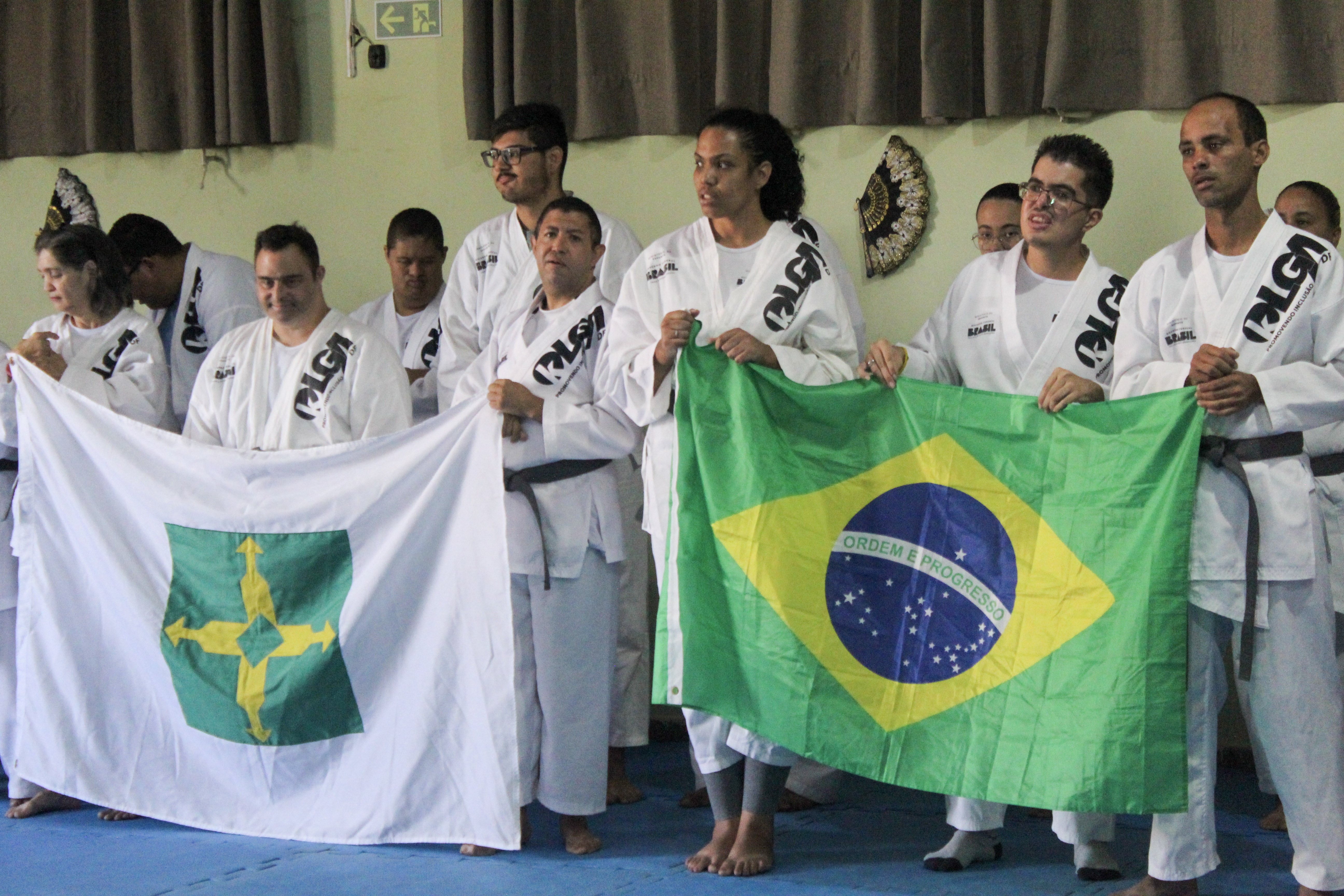 Atletas no evento de judô
