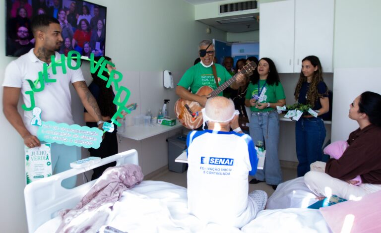 Rouquidão persistente e feridas na boca podem indicar câncer de cabeça e pescoço.