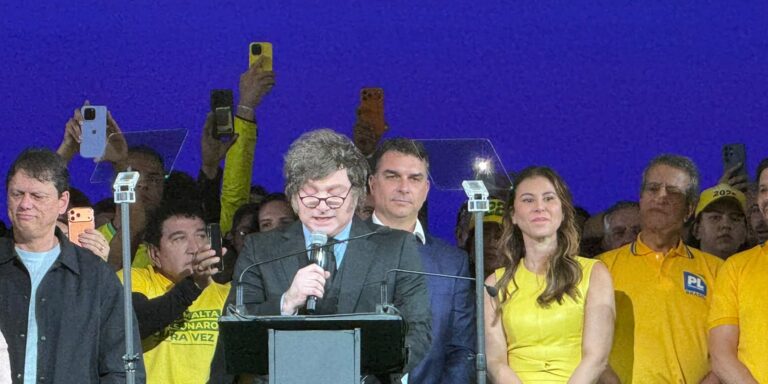 Reunião de emergência no Itamaraty após ofensas de Milei a Lula.